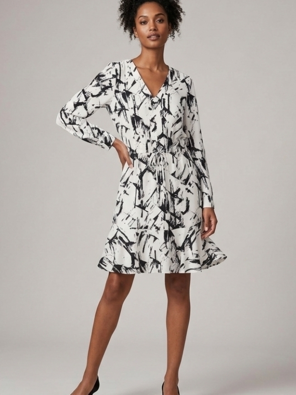 White House Black Market Black & White Abstract V-Neck Long-Sleeve Dress